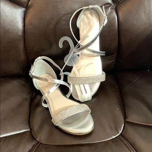 Brand new David’s Bridal Silver Sandals Sz 8